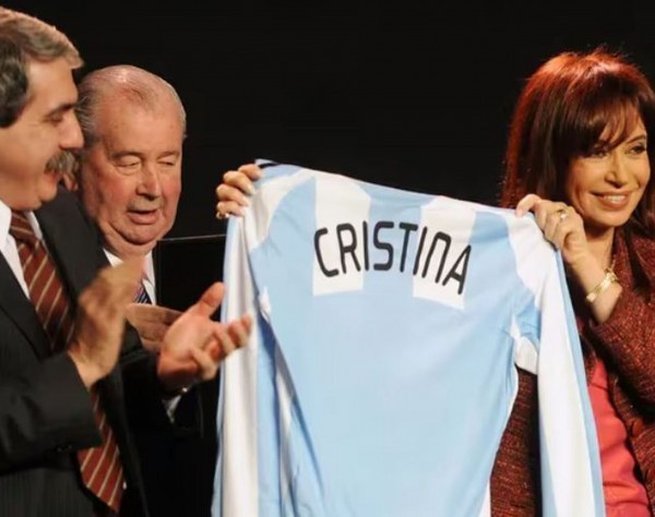 Absolvieron a todos los imputados en la causa Fútbol para Todos tras anular acusación