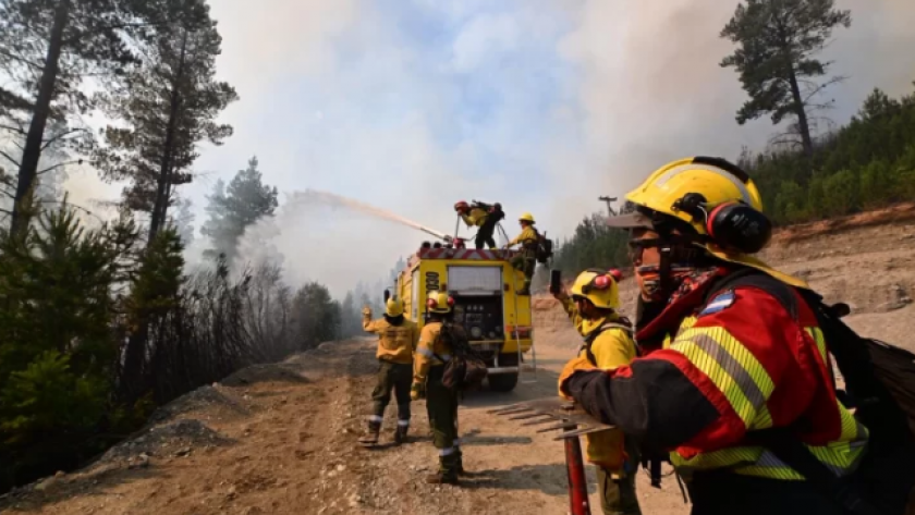 Incendio forestal en zona turística de Chubut arrasó con viviendas y vehículos